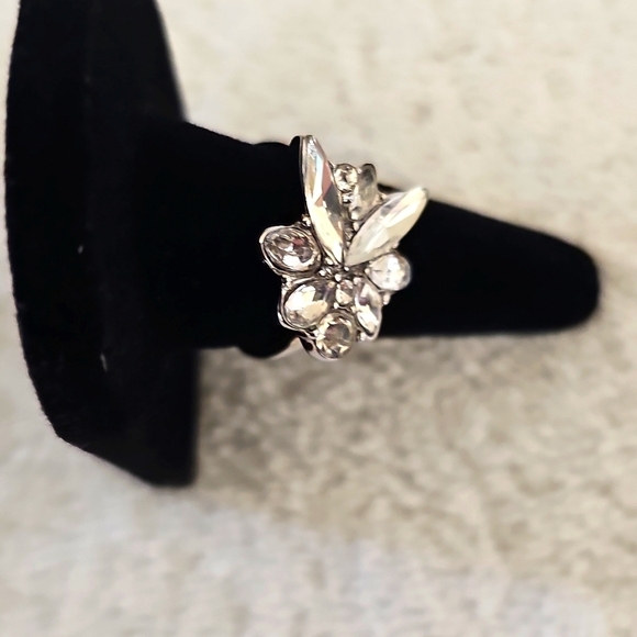 NWT Nordstrom Rack Art Deco Crystal Cocktail Ring Clear Rhodium Size 7 & 8 - Picture 9 of 9